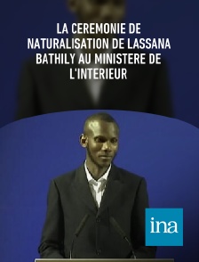 INA - La cérémonie de naturalisation de Lassana Bathily au ministère de l'Intérieur