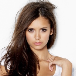 Nina Dobrev - Actrice