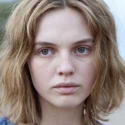 Odessa Young - Actrice