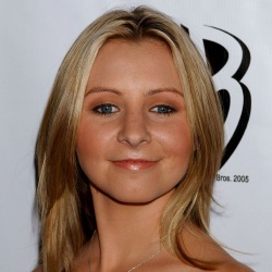 Beverley Mitchell - Actrice