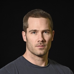 Luke MacFarlane - Acteur