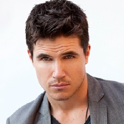 Robbie Amell - Acteur