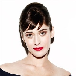 Lizzy Caplan - Actrice