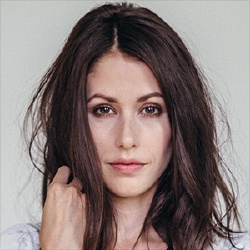 Amanda Crew - Actrice