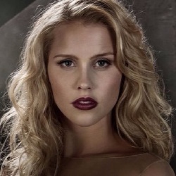 Claire Holt - Actrice