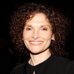 Mary Elizabeth Mastrantonio - Guest star