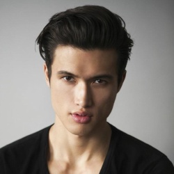 Charles Melton - Acteur