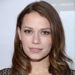 Bethany Joy Joy Lenz - Actrice