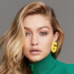 Gigi Hadid - Mannequin