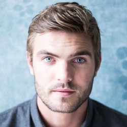 Alex Roe - Acteur