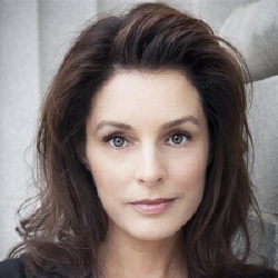 Sarah Deakins - Actrice