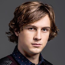 Logan Miller - Acteur