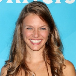 Tracy Spiridakos - Actrice