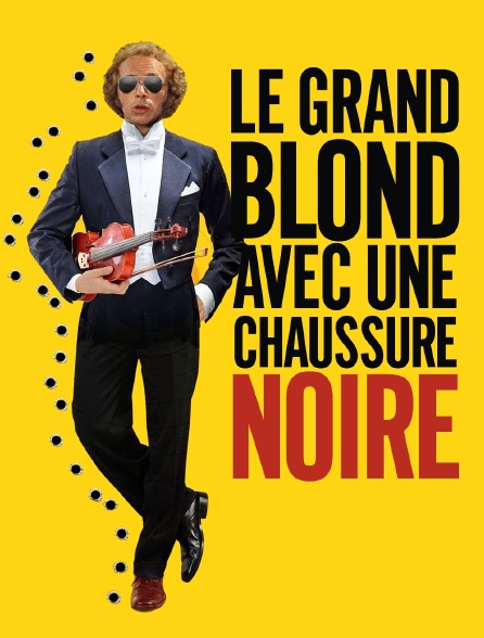 Le grand blond avec une chaussure noire