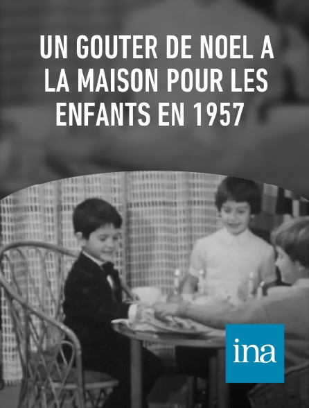 INA - Un goûter de Noël à la maison pour les enfants en 1957